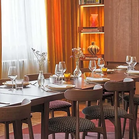 The Hoxton Lloyd Centre East Hotel 4*