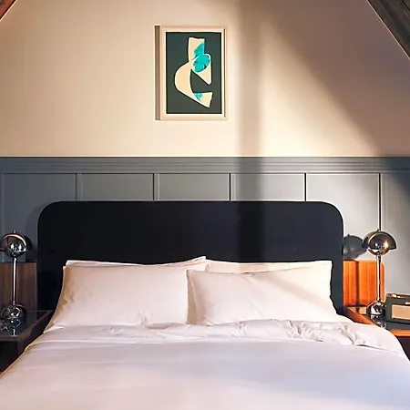 The Hoxton Lloyd Centre East Hotel 4*