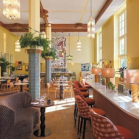 The Hoxton Lloyd Centre East Hotel 4*
