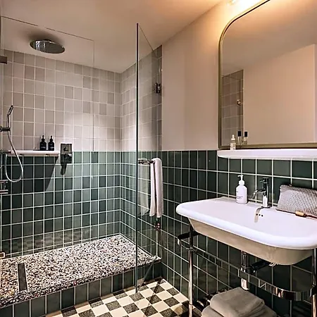 Hotel The Hoxton Lloyd Centre East 4*